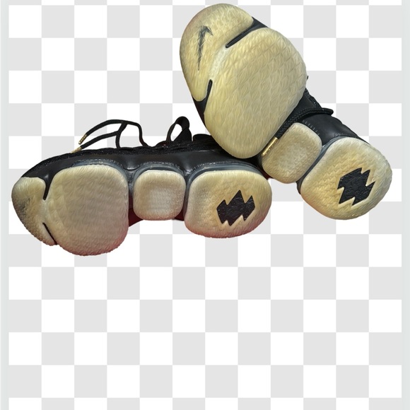 Nike Black & Gold LeBron 15 gs - Picture 7 of 10